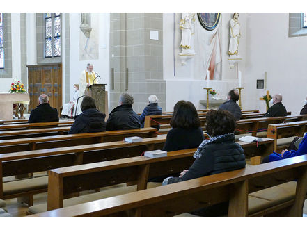 Festgottesdienst für die Kommunionjubilare an Ostermontag (Foto: Karl-Franz Thiede)